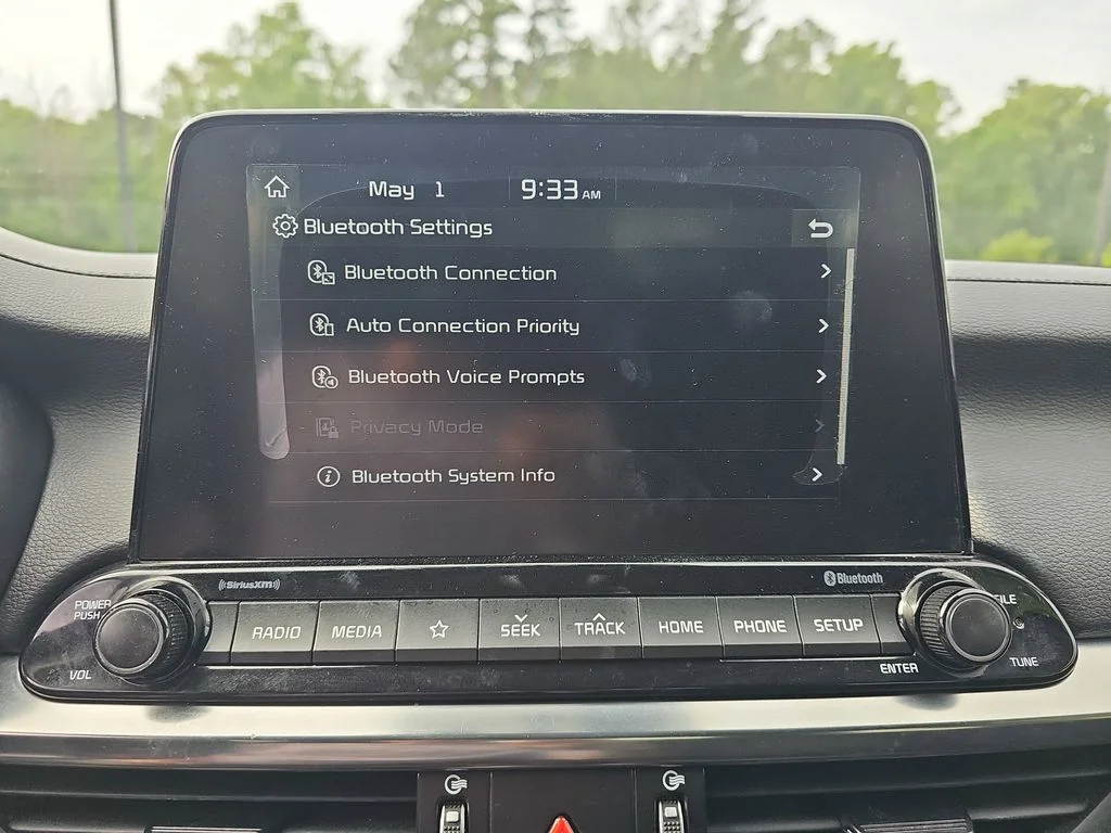 Used 2019 White Kia S image 21