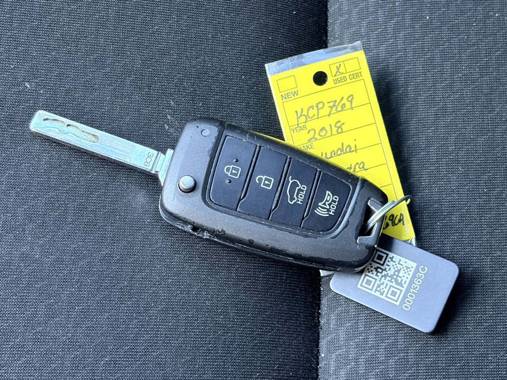 Used 2018 Summit Gray Hyundai Base image 30