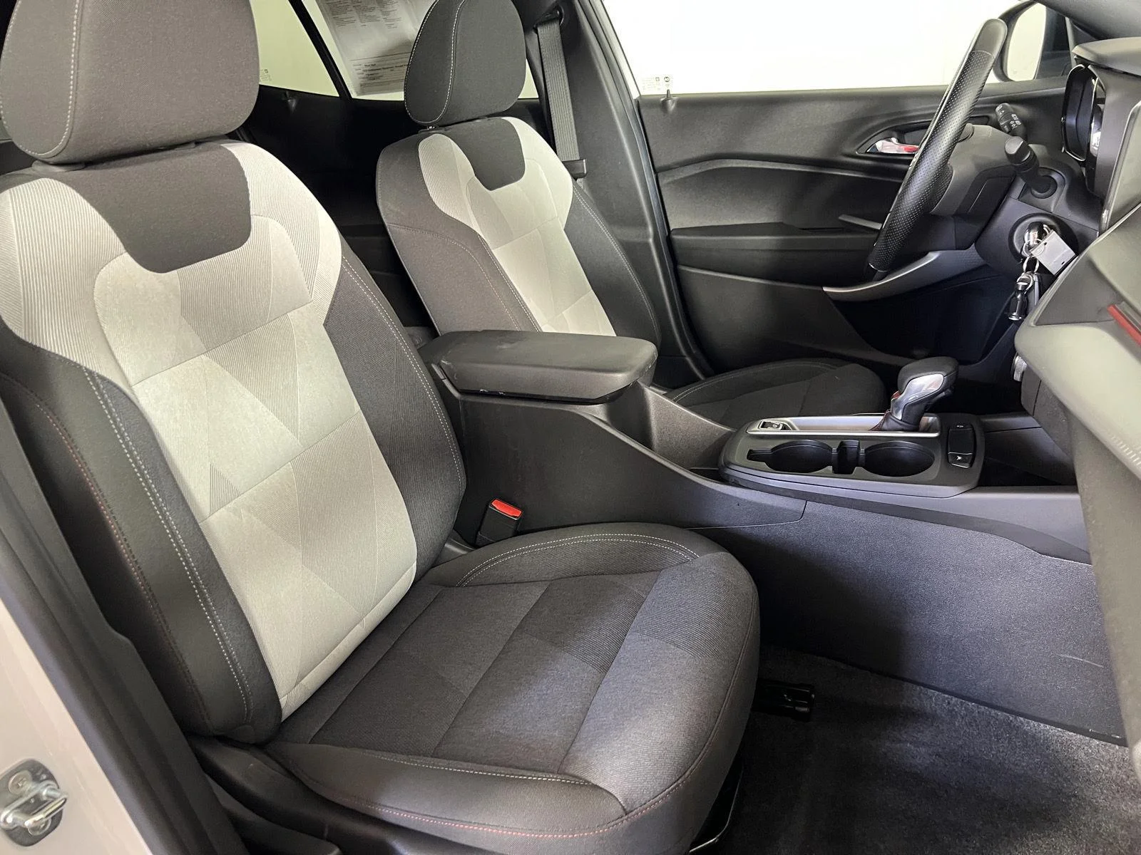 Used 2024 Summit White Chevrolet 1RS image 19