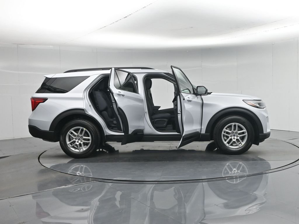 New 2026 Space White Metallic Ford Active image 4