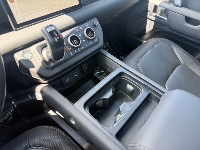 Used 2024 Black Land Rover X-Dynamic SE image 24