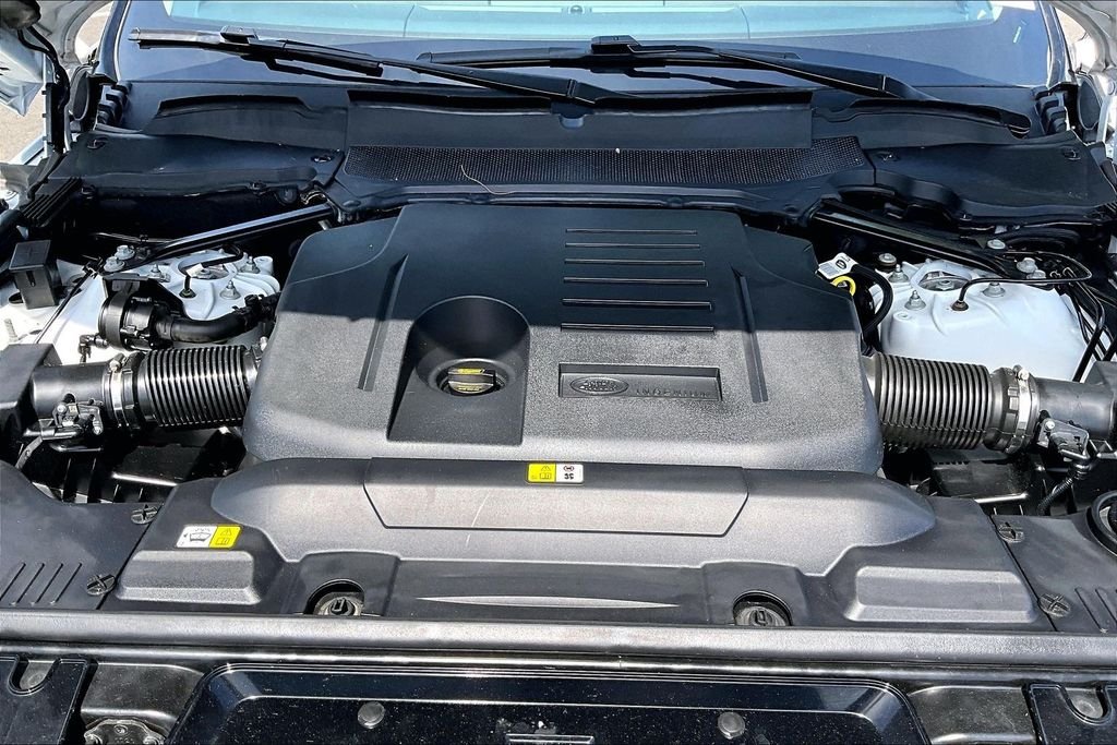 Certified Used 2022 Fuji White Land Rover SE image 9