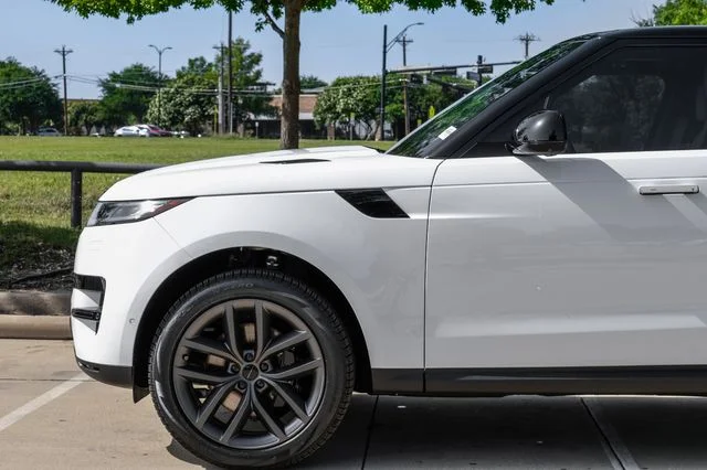 New 2026  Land Rover SE image 13
