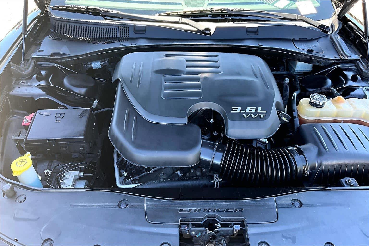 Used 2017 Pitch Black Clearcoat Dodge SE image 31