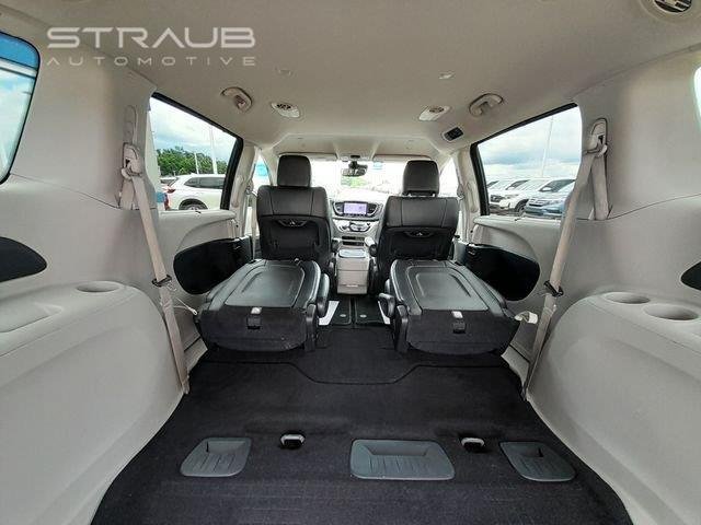 Used 2022 Brilliant Black Crystal Pearlcoat Chrysler Touring L image 53