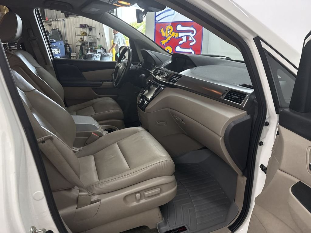 Used 2017 White Diamond Pearl Honda EX-L image 18