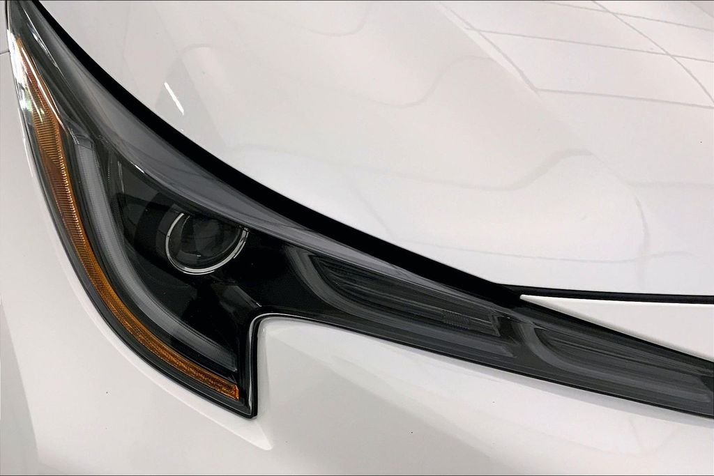 Used 2022 White Toyota SE image 26