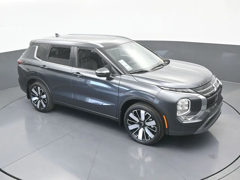New 2026 Gray Mitsubishi SEL image 53