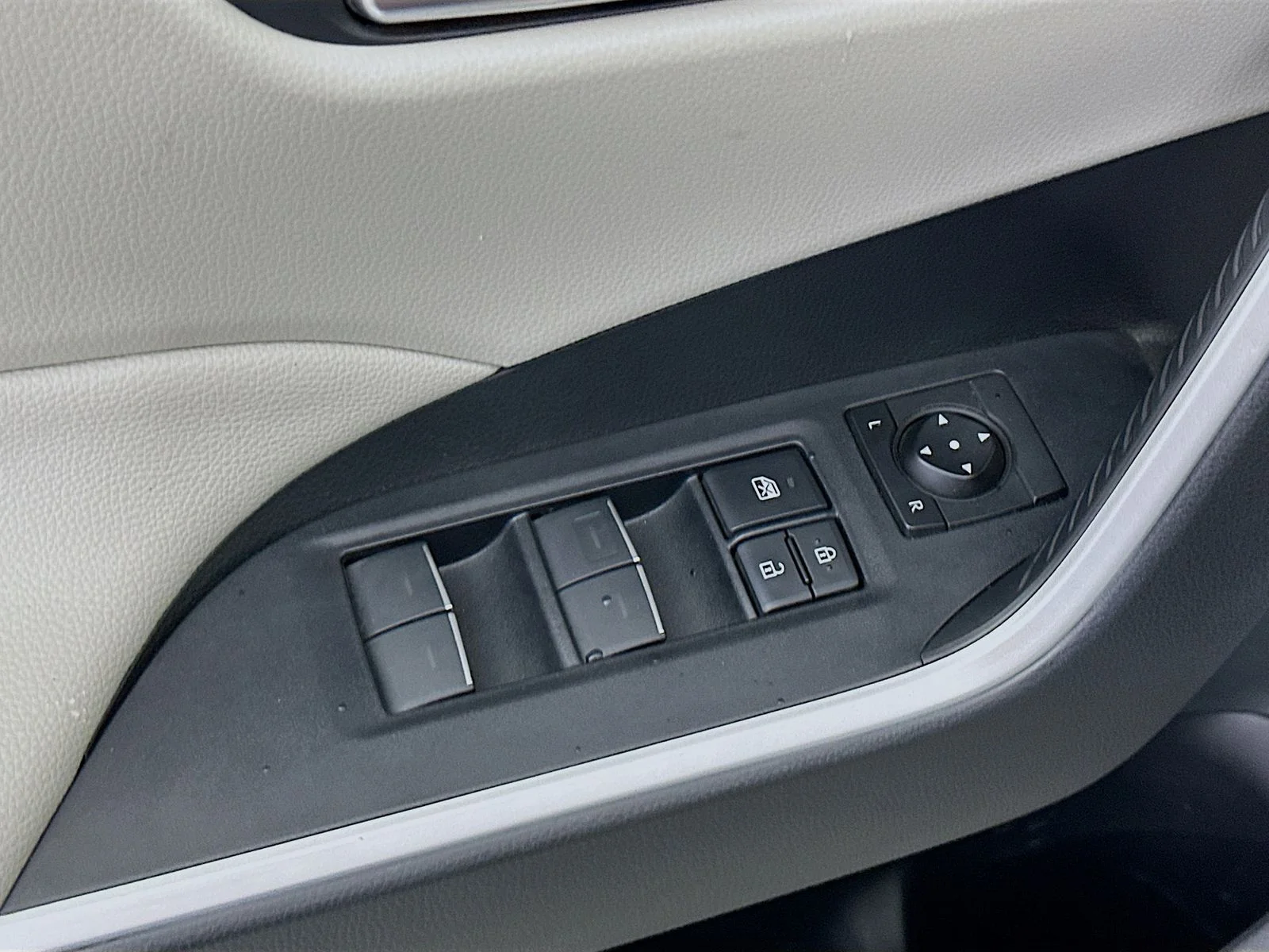Used 2023 Silver Toyota XLE image 18