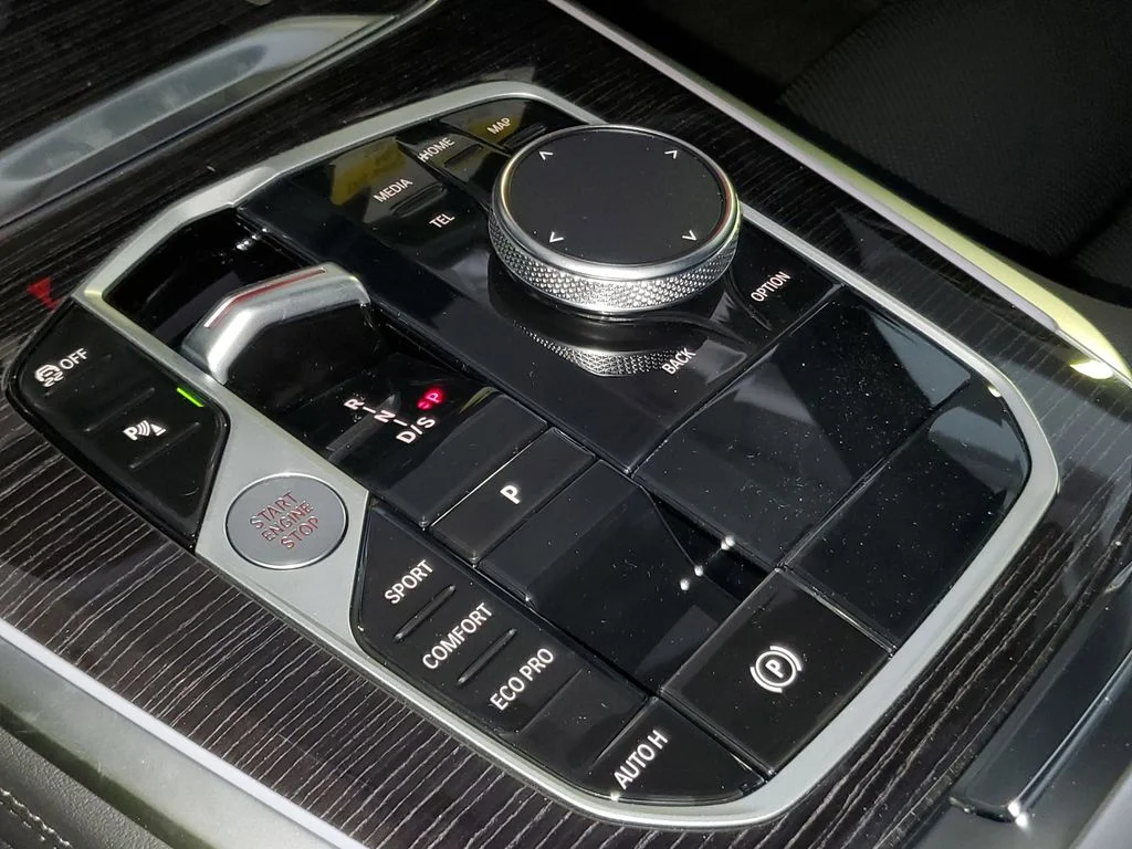 Used 2026 Gray BMW sDrive40i image 25