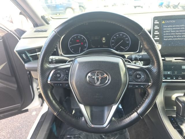 Used 2019 White Toyota XLE image 19