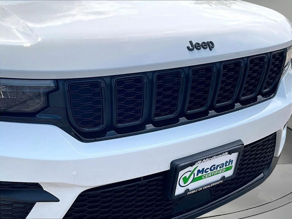 Used 2023 White Jeep Altitude X image 32