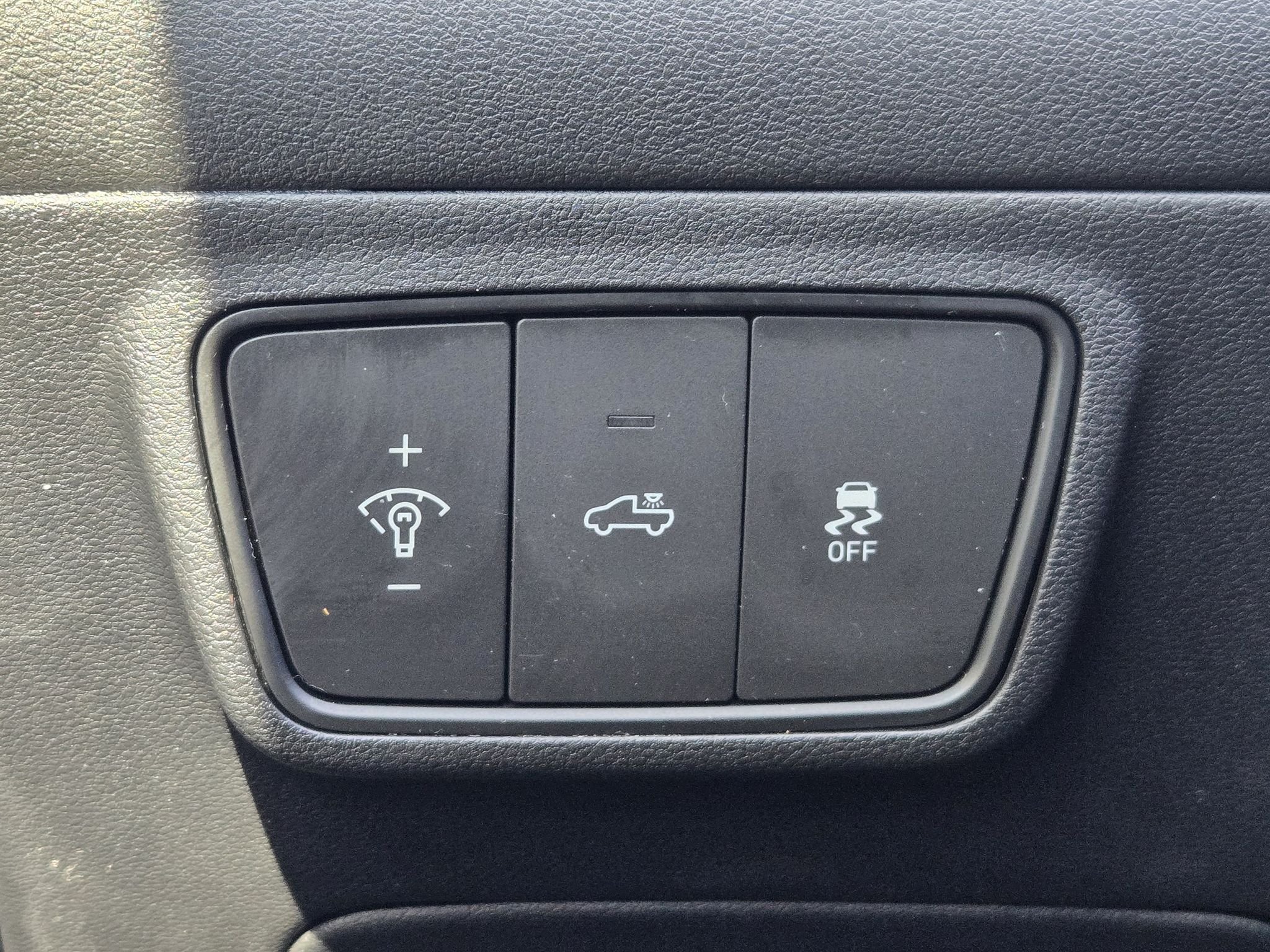 Used 2022 Phantom Black Hyundai SEL image 21
