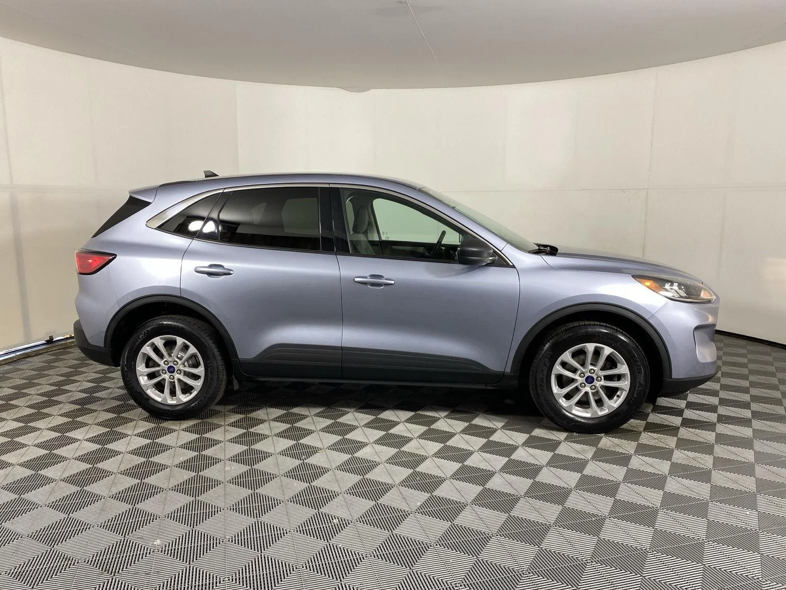 Used 2022 Iced Blue Silver Ford SE image 9