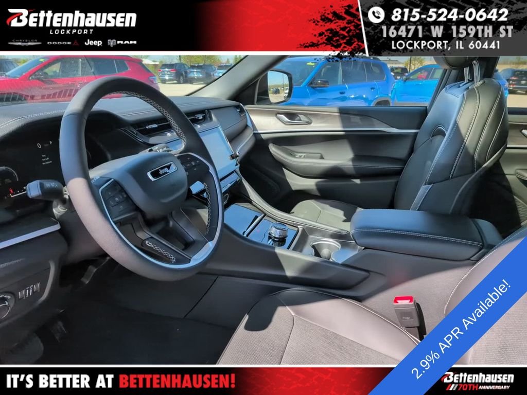 New 2026 White/off-white Jeep Laredo Altitude image 18