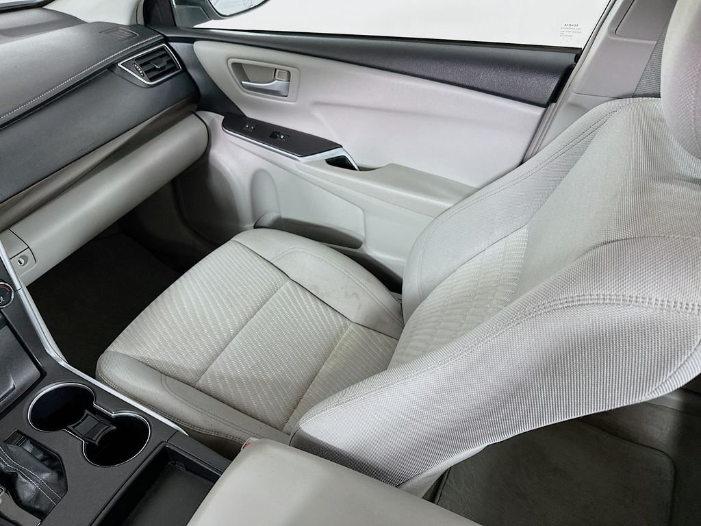 Used 2015 Super White Toyota LE image 22