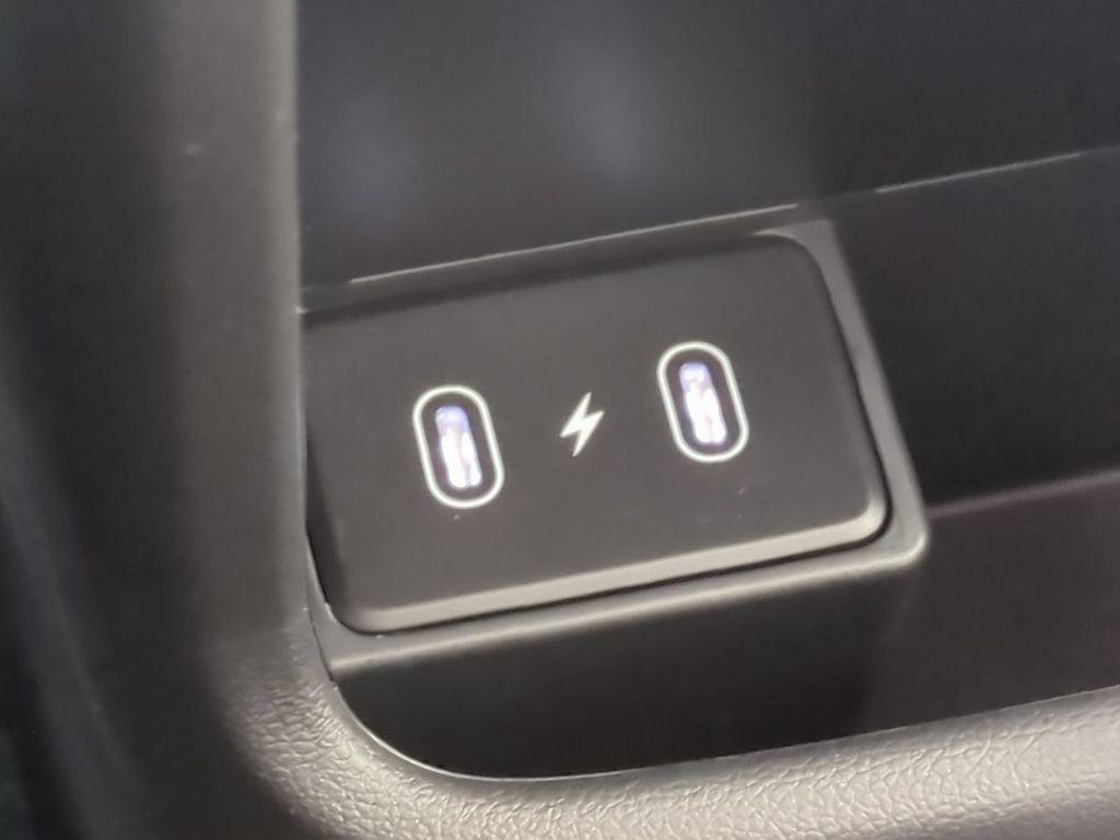 New 2027 Green Hyundai SE FWD image 16