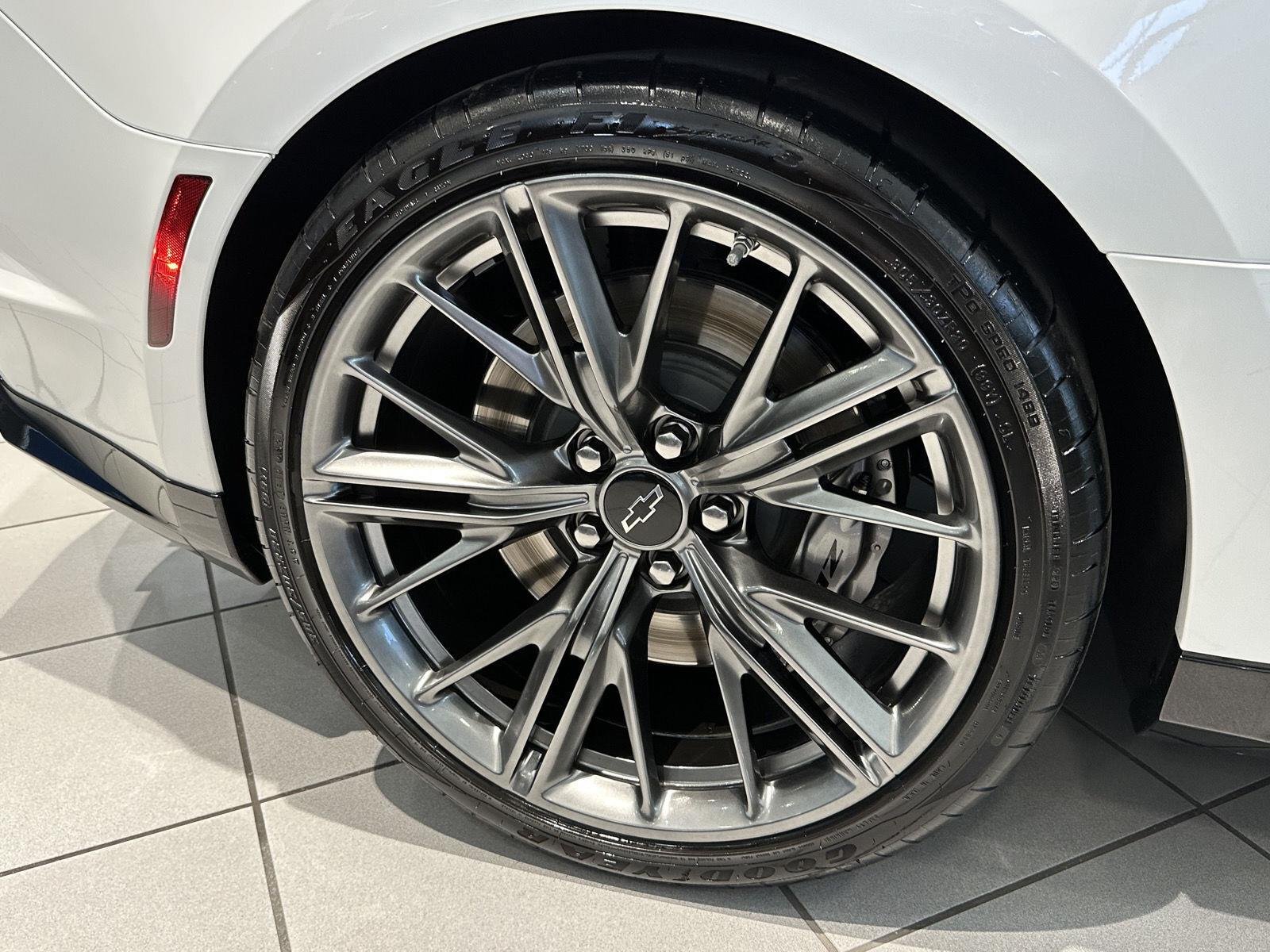 2022 Chevrolet Camaro ZL1 - Photo 23