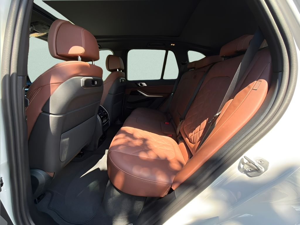 New 2026 Mineral White Metallic BMW sDrive40i image 21