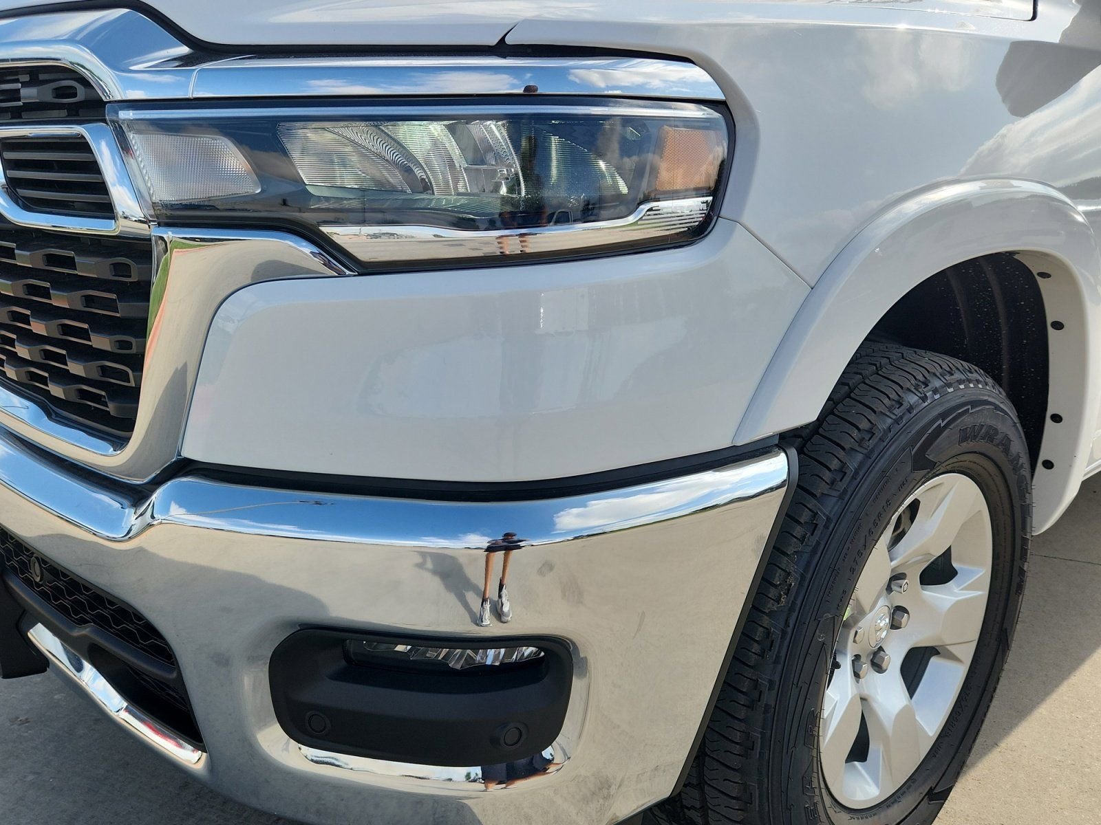 New 2026 Bright White Clear-Coat Exterior Paint RAM Big Horn/Lone Star image 9