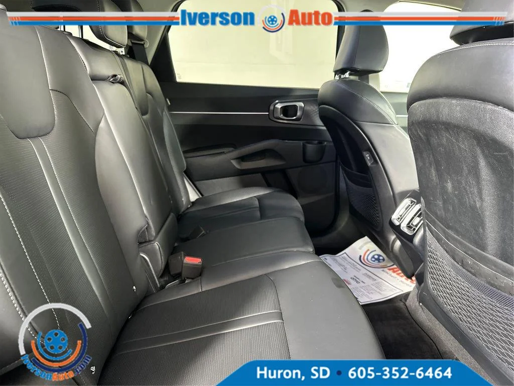 Used 2024 Everlasting Silver Kia S image 33