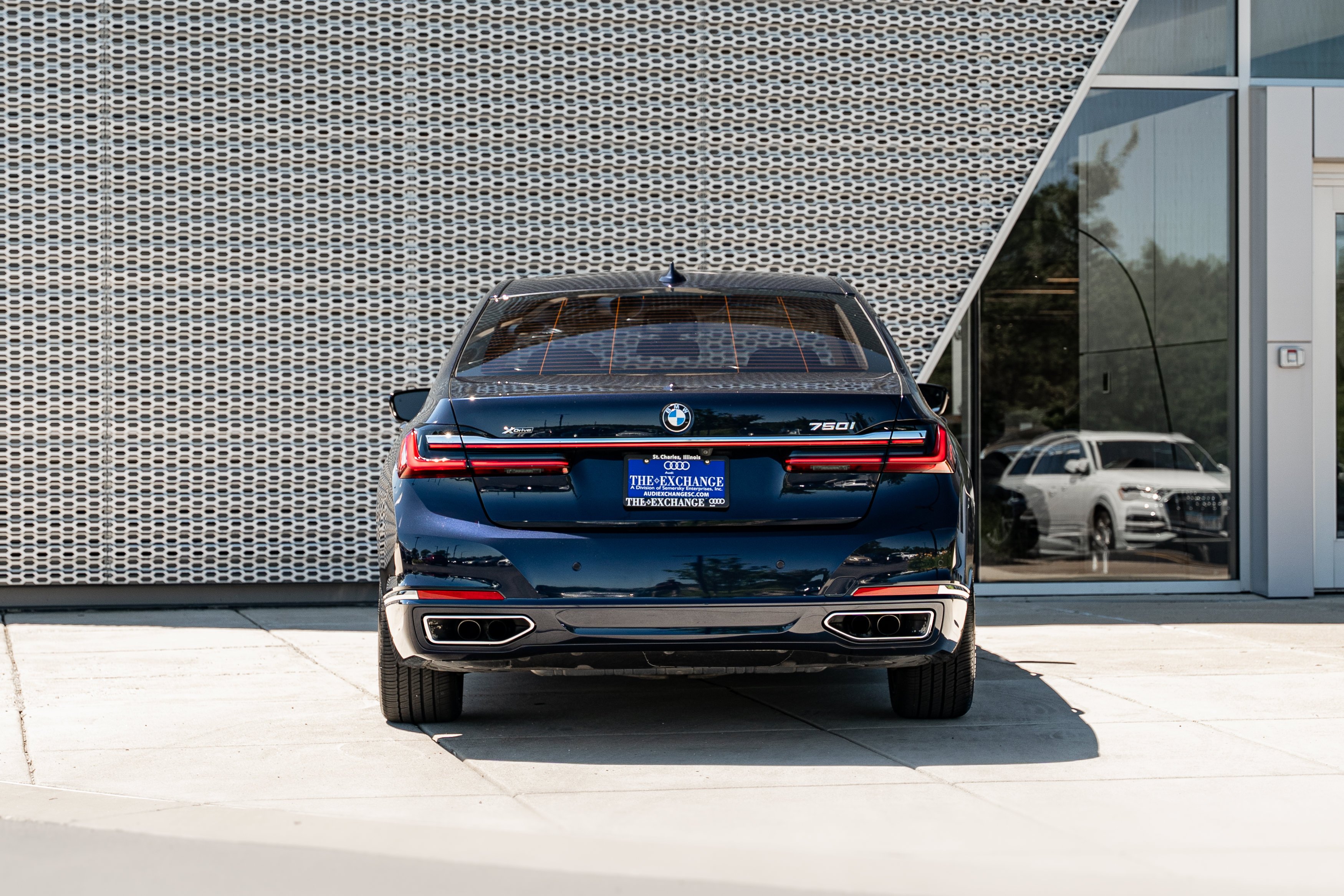 Used 2020 Imperial Blue Metallic BMW 750i xDrive image 32