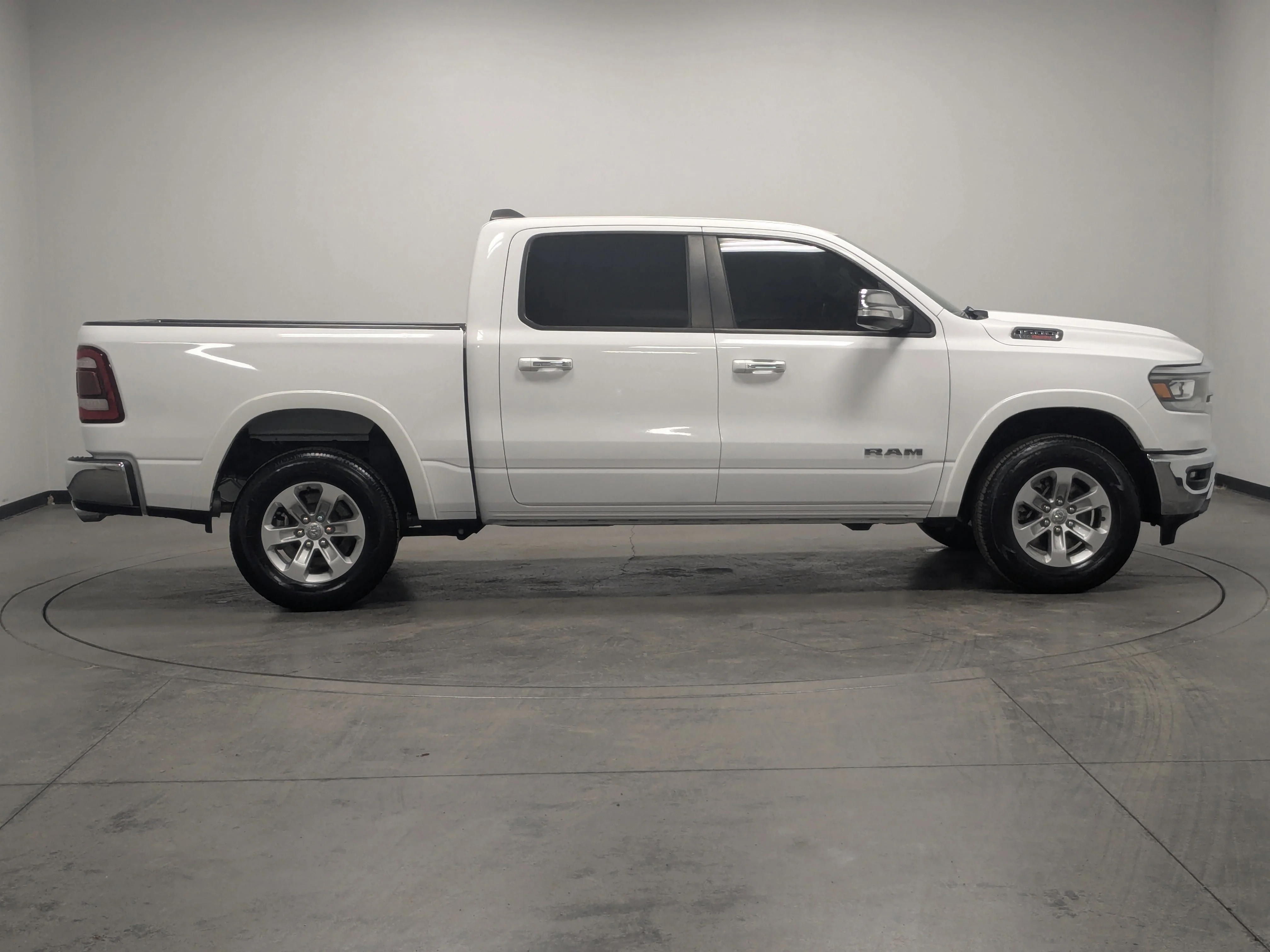 Used 2021 Bright White Clearcoat Ram Laramie image 9