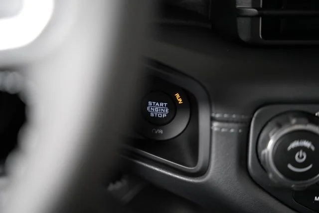 2025 Jeep Wrangler 4-Door Sahara - Photo 16