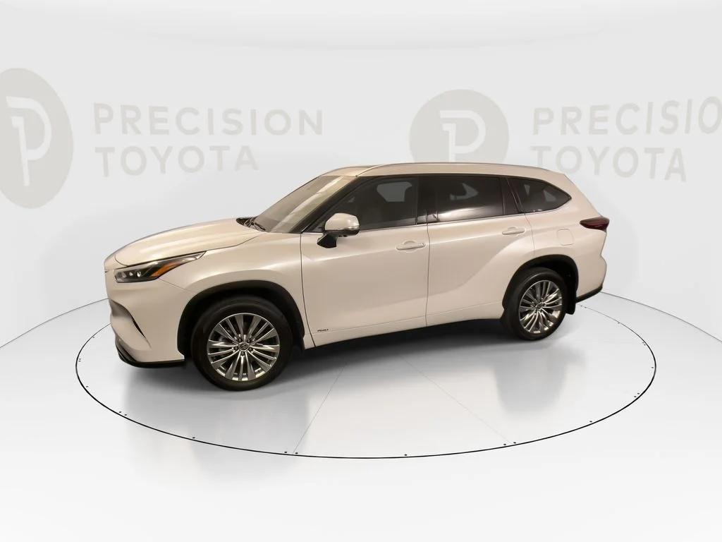 Used 2024 Pearl Toyota Platinum image 10