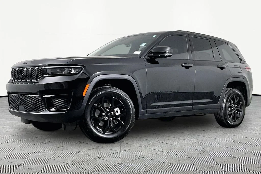 2025 Jeep Grand Cherokee Altitude X 4x4's photo