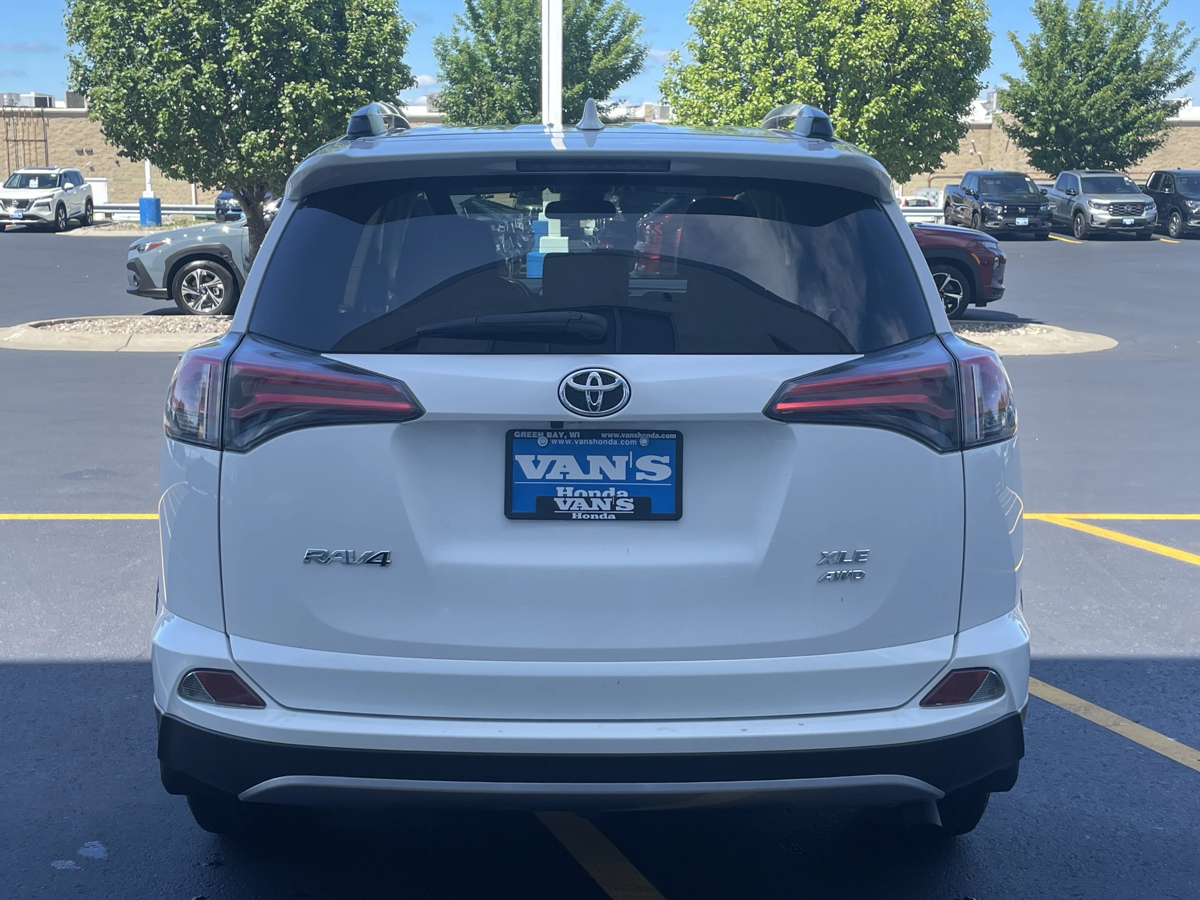 Used 2017 Super White Toyota XLE image 12