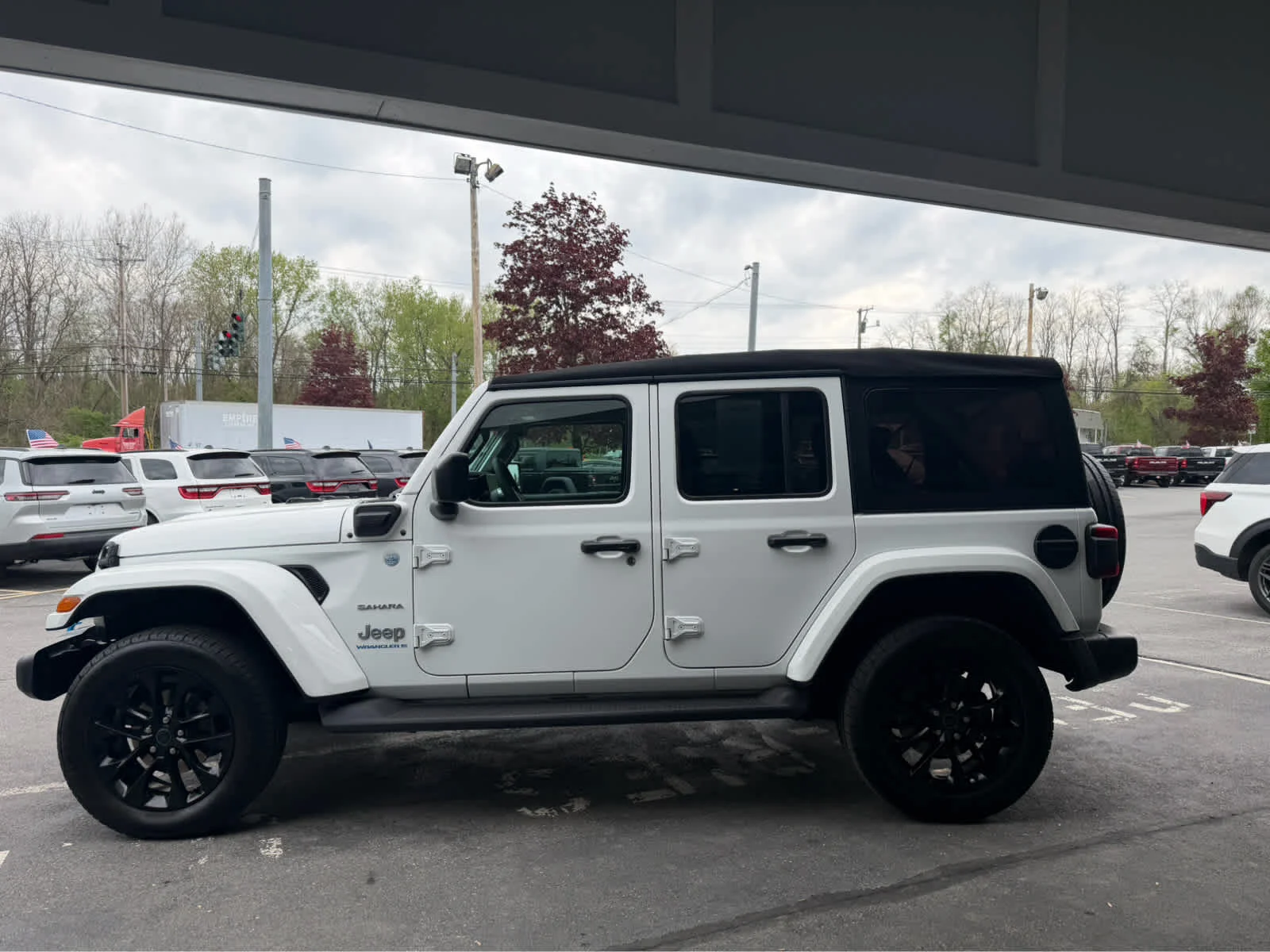Used 2024 Bright White Clearcoat Jeep Sahara image 4