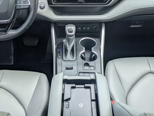 Used 2020 Black Toyota XLE image 20
