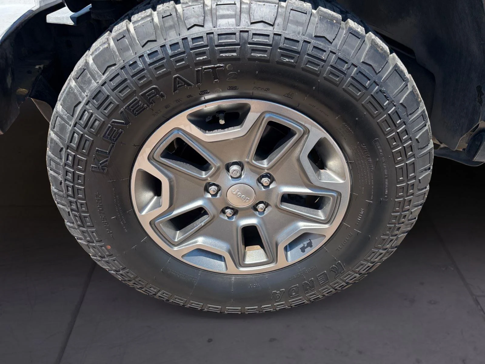 Used 2017 Billet Silver Metallic Clearcoat Jeep Rubicon image 14
