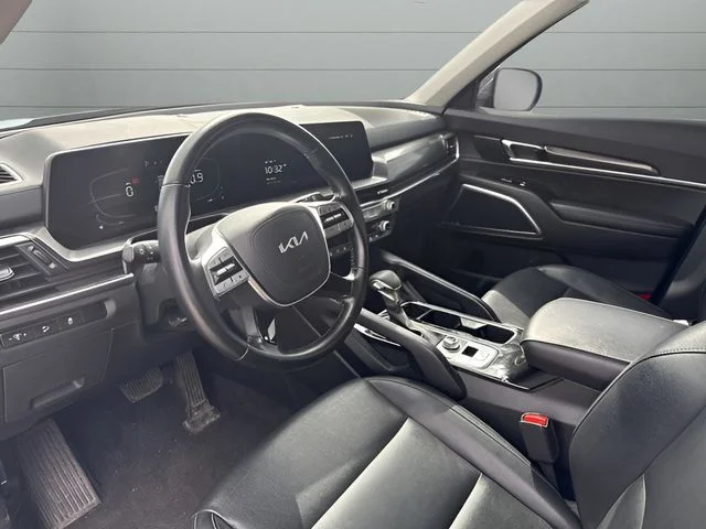 Used 2023 Silver Kia LX image 9