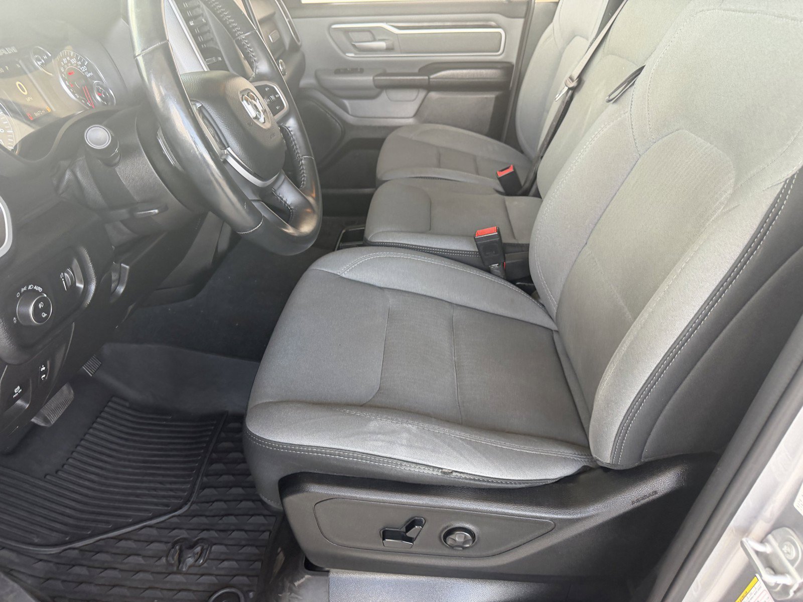 Used 2020 Billet Silver Metallic Clearcoat Ram Big Horn image 19