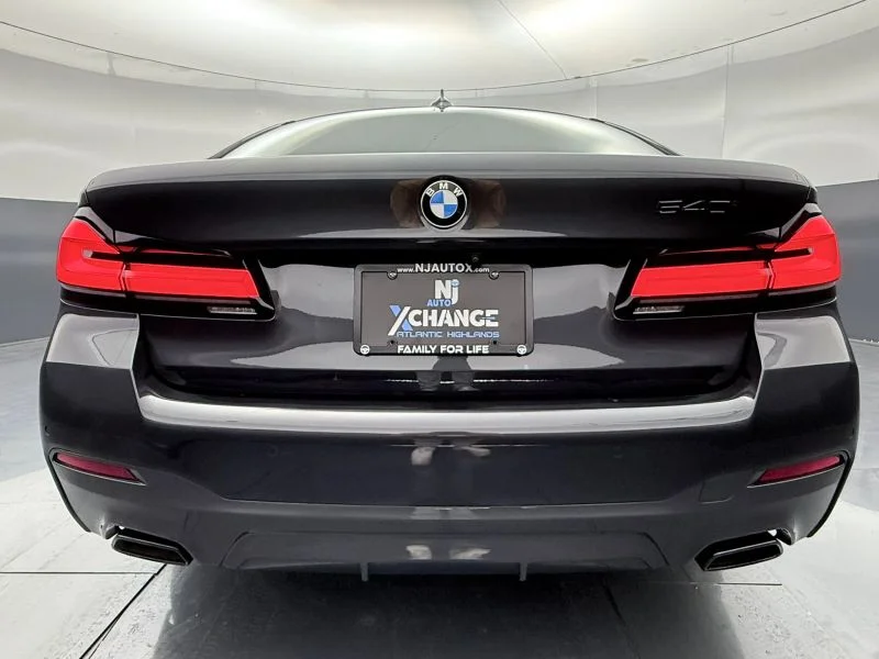 Used 2022  BMW 540i xDrive Sedan 4D image 10