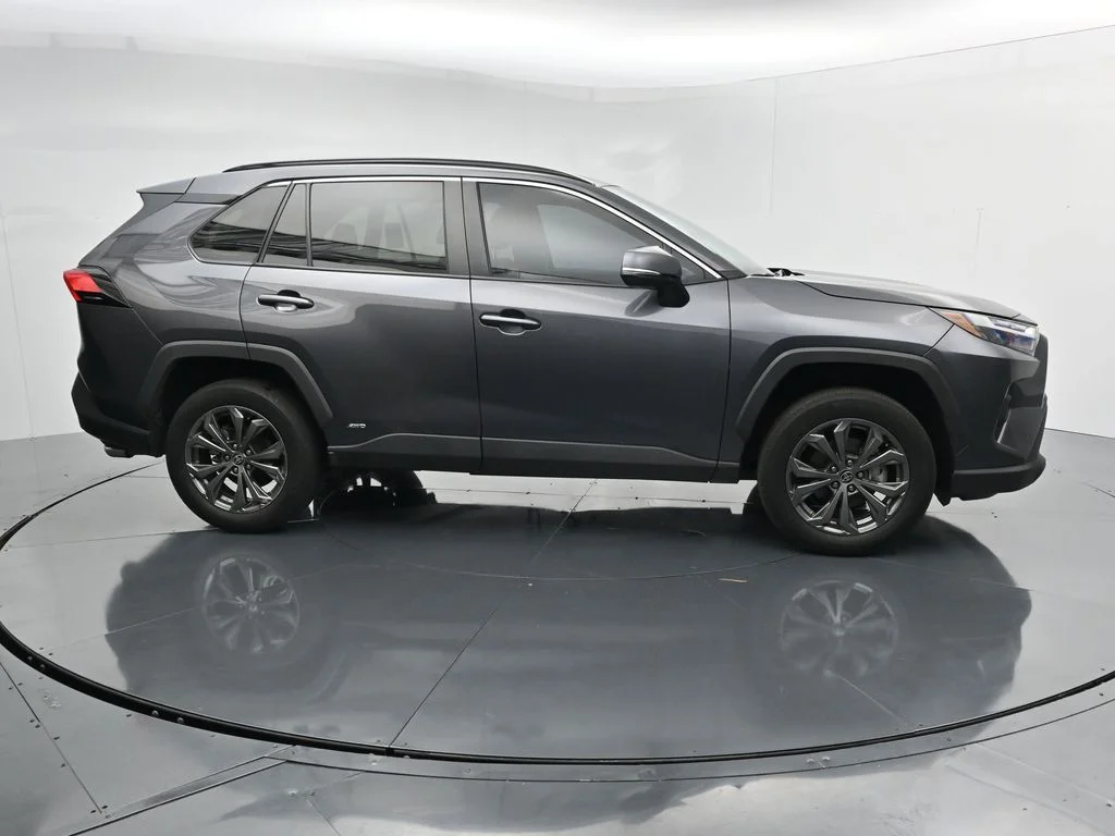 Used 2022 Gray Toyota XLE Premium image 9