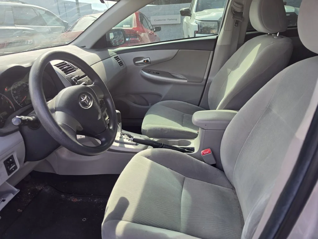 Used 2011 Silver Toyota LE image 12