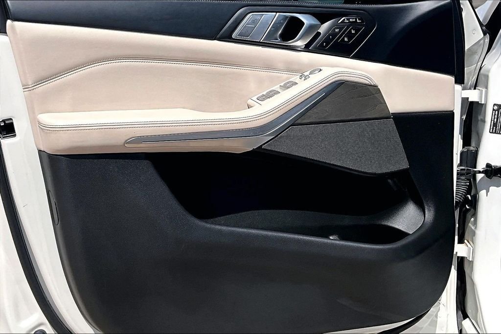 Used 2020 White BMW M50i image 18