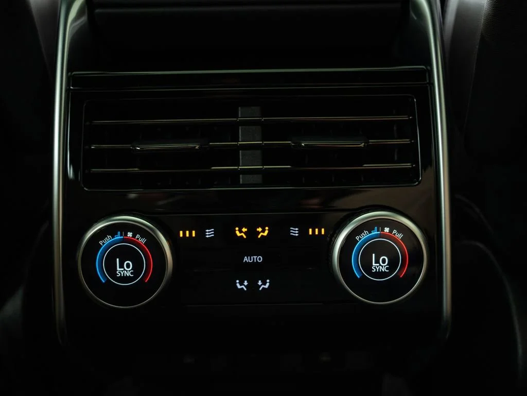 New 2026 Santorini Black Land Rover SE image 40