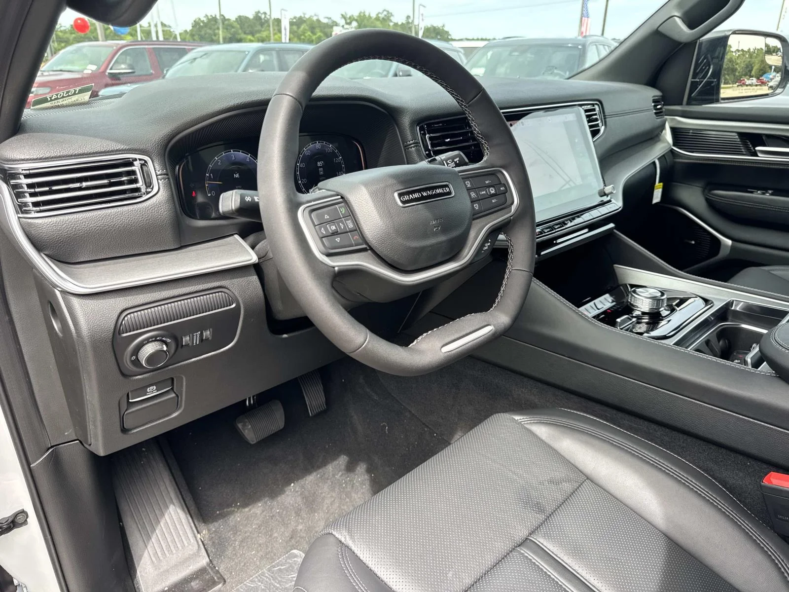 New 2026 Bright White Clear-Coat Exterior Paint Jeep Limited Altitude image 10