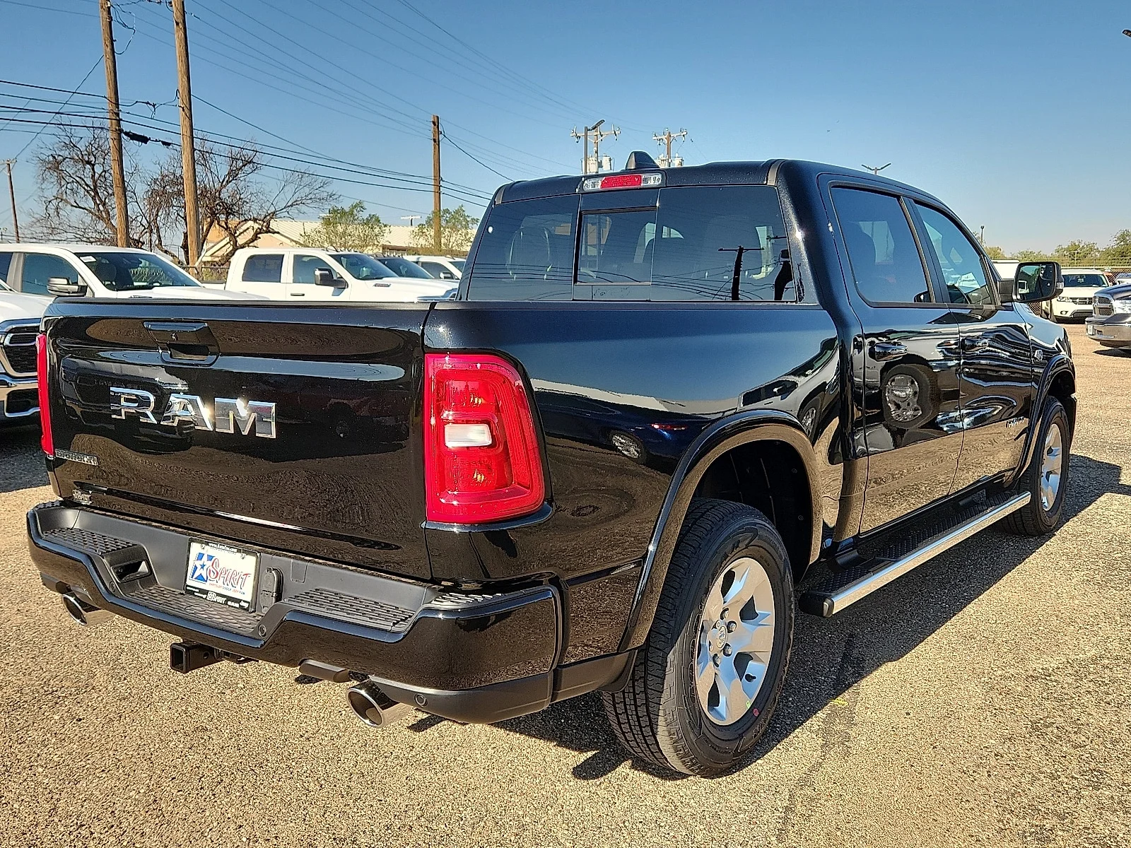New 2027 PXJ Diamond Bla Ram BIGHORN/LONESTAR CREW 4X2 image 4