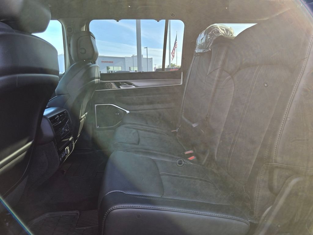 New 2026 High Gloss Black Exterior Paint Jeep Limited Reserve image 7