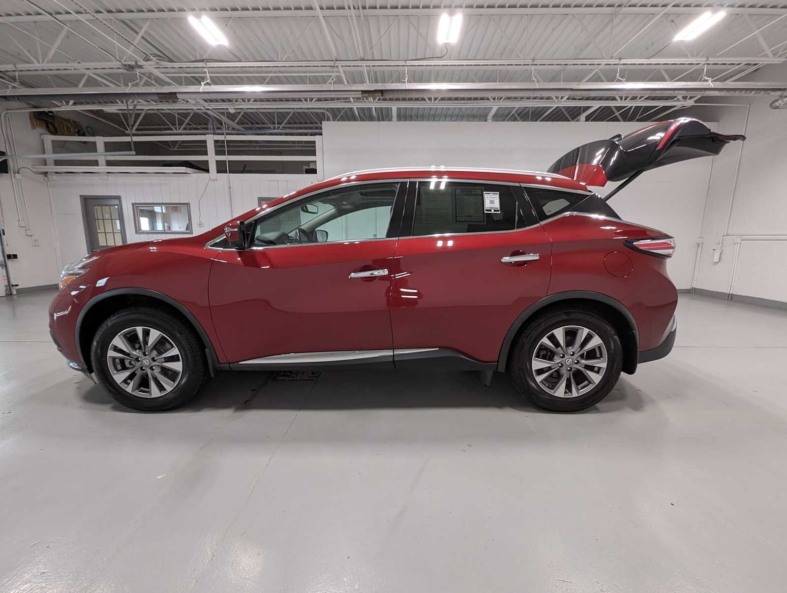 Used 2018 CAYENNE RED Nissan SL image 12
