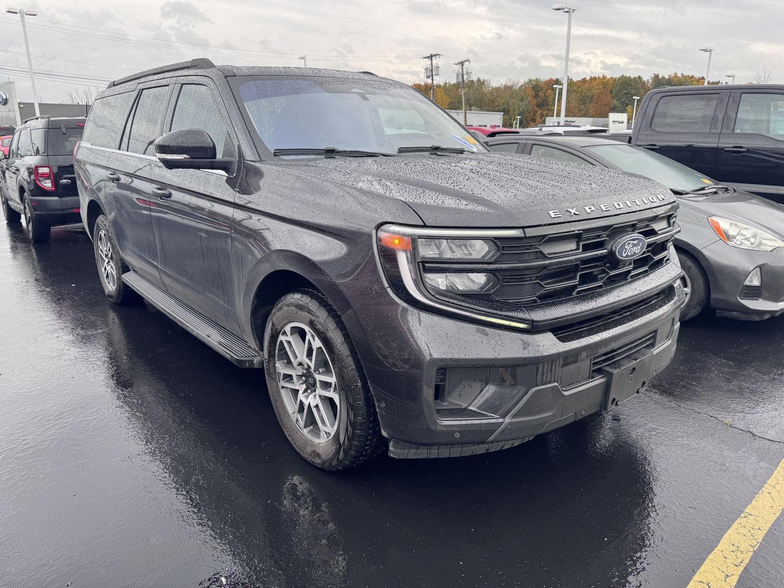 Used 2025 Dark Matter Gray Metallic Ford Active image 3