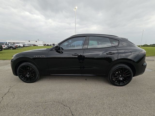 Used 2018  Maserati Base image 4