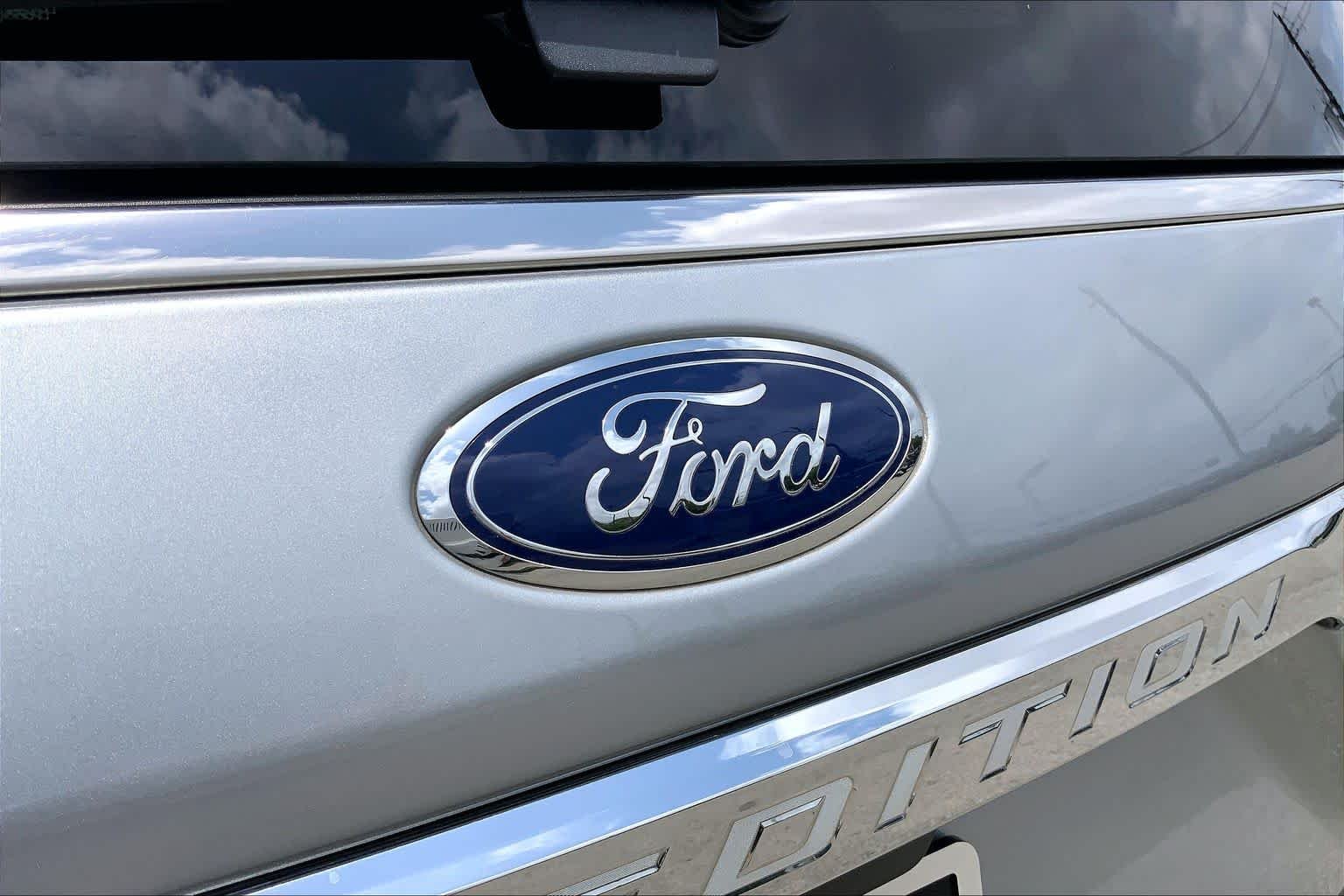 Used 2020 Iconic Silver Metallic Ford Limited image 7
