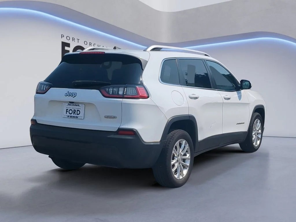 Used 2019 White Jeep Latitude image 7