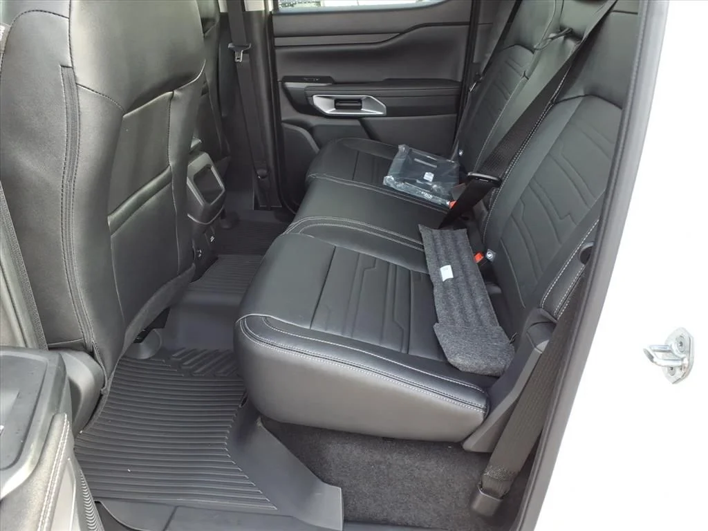 New 2025 Oxford White Ford LARIAT® image 11